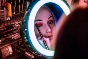 Дълготраен грим през лятото с помощта на Elinor.bg